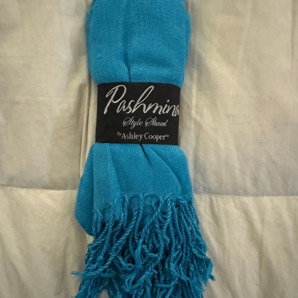 🐰🌷🐣Ashley Cooper Pashmina Style Shawl - Vibrant Turquoise Blue - Picture 2 of 5